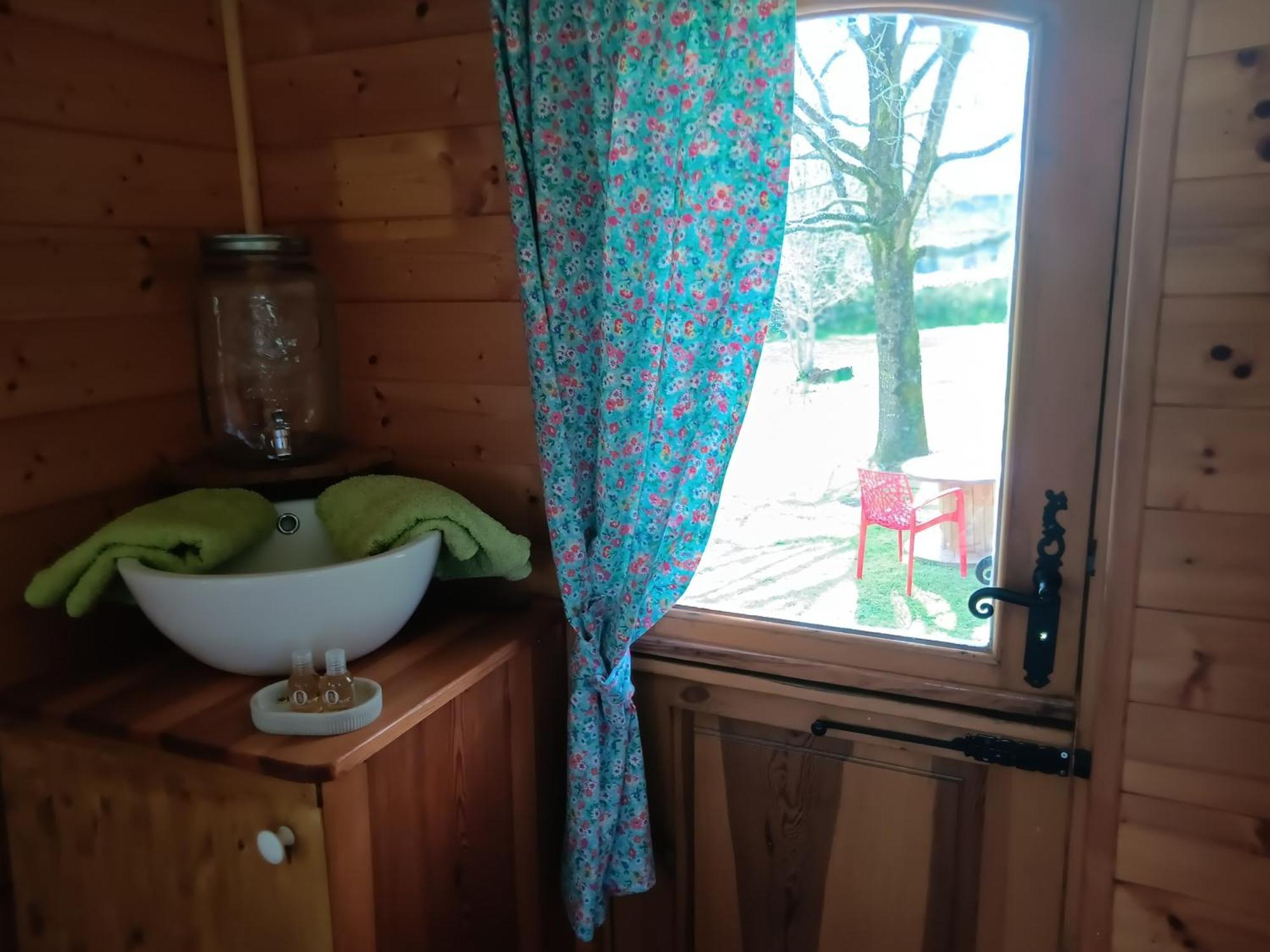 Le Val Daniniere B&B Adult Only Le Mesnil-Garnier Exterior foto