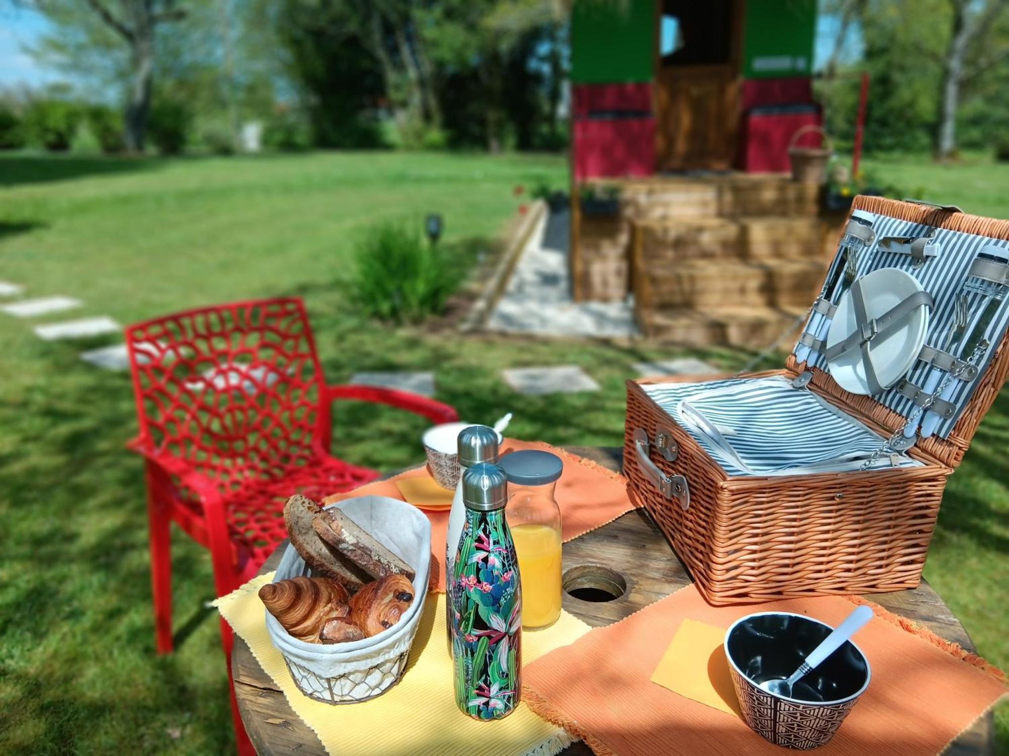 Le Val Daniniere B&B Adult Only Le Mesnil-Garnier Exterior foto